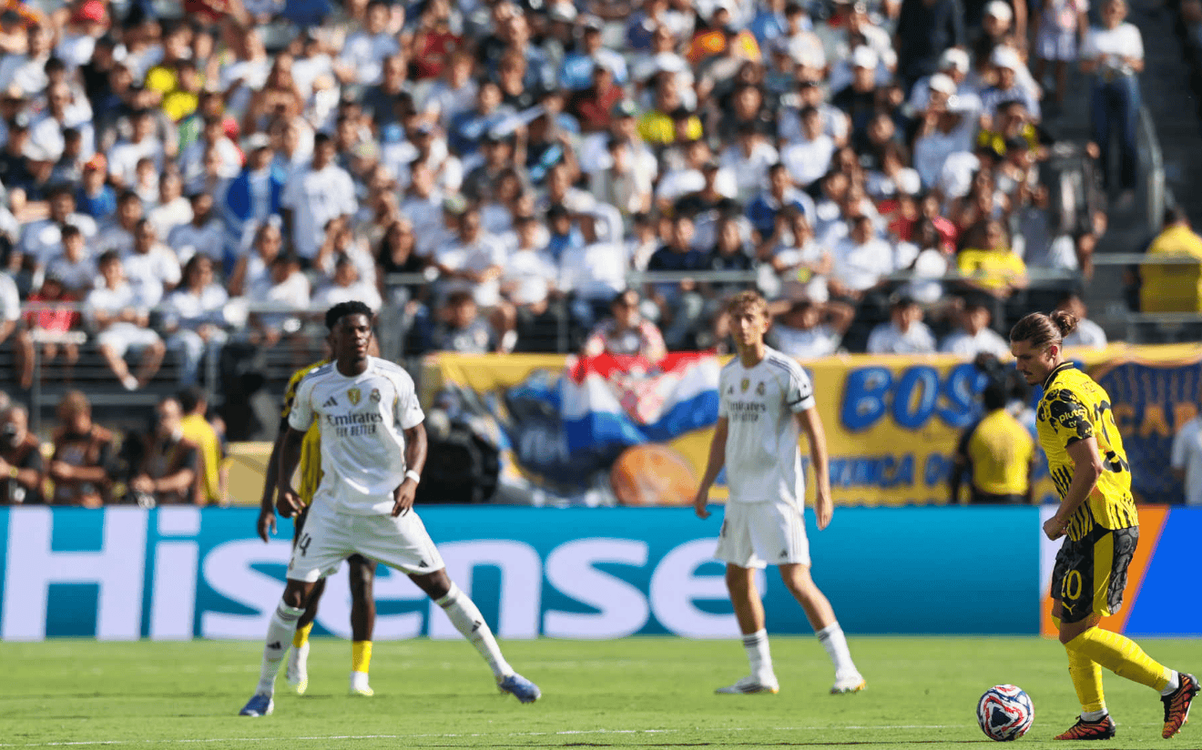 爱游戏AYX中国官方平台包含皇马主场大捷，球员赛后激动庆祝胜利，产品简介.的词条