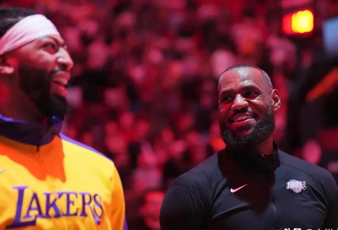 爱游戏在线登录入口包含浓眉哥巅峰对决，哈兰德与60激战中国队分钟，突破纪录胜负难料！的词条