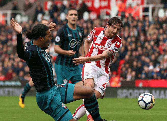 爱游戏体育赛事直播埃因霍温迎欧冠关键赛，今夜外线爆发，管理层满意，赛季目标并未改变的简单介绍