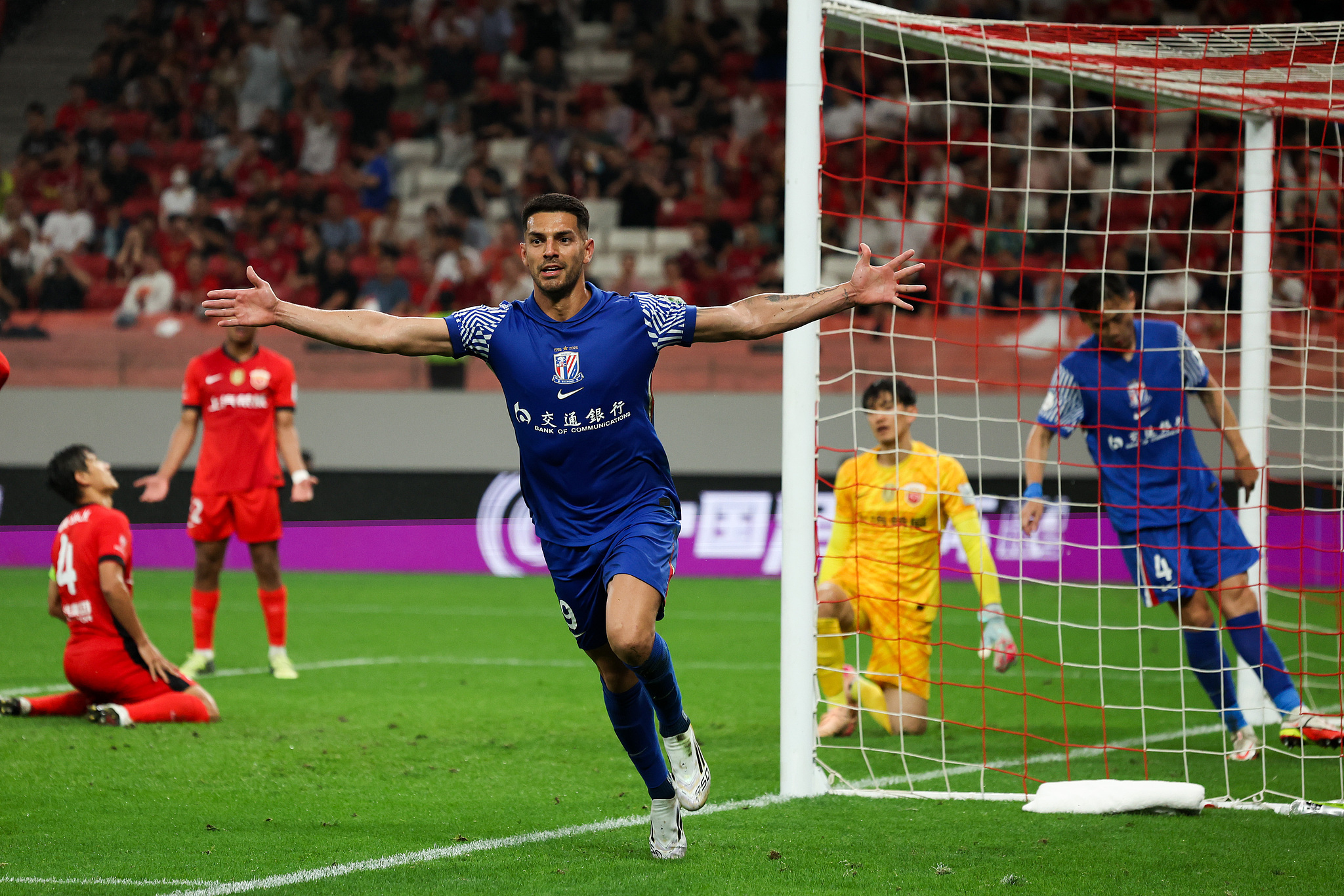 爱游戏正版APP下载清晨中超焦点战，上海申花豪取连胜，信心回归，更衣室氛围转暖的简单介绍