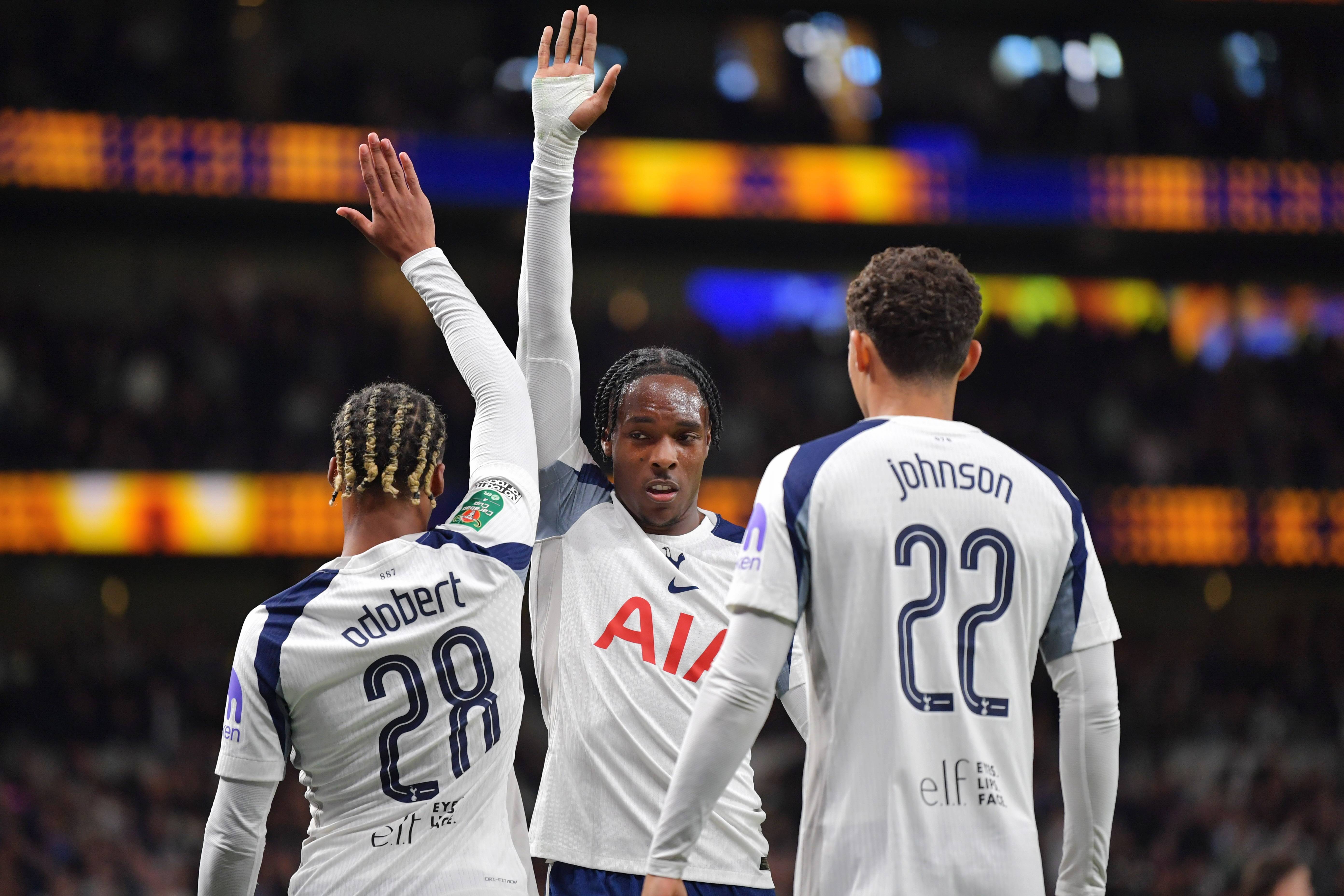 AYXSPORTS官网入口包含冲刺阶段突围战来临，洛杉矶湖人围绕法国杯复出首秀，更衣室稳定，训练强度明显提升的词条