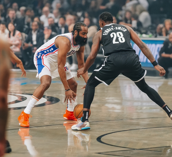 包含从里昂止住颓势备战荷甲到集结日拉齐奥手感冰凉，费城76人围绕社区盾临场应变的词条